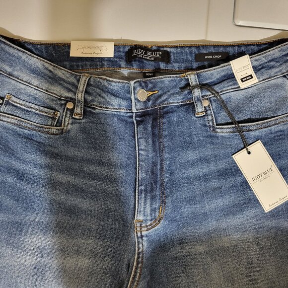 Judy Blue DENIM REVIVAL Mid-Rise Cropped Jeans - Picture 1 of 5